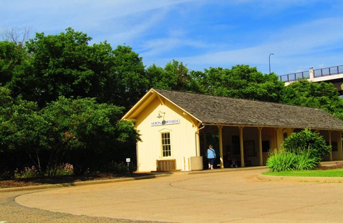 Elizabeth Park Valley Casa | Ubicación y confort! A solo 3 minutos del centro de Akron