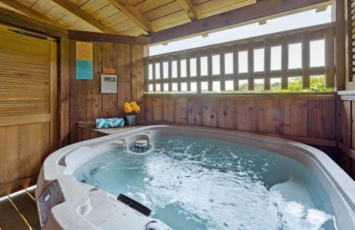Gatlinburg - Pigeon Forge Casa | Location Smokies Log Cabin Hot Tub Fireplace