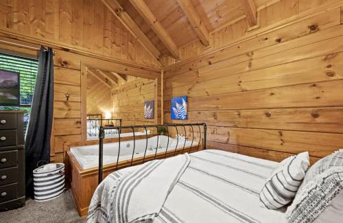 Gatlinburg - Pigeon Forge Casa | Location Smokies Log Cabin Hot Tub Fireplace