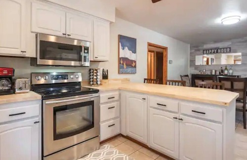 Prescott Cabina | LOCATION- SoDak Cabin - RESORT STYLE ENTERTAINMENT