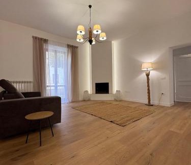 Scopoli Casa | Locazione Turistica al Castello di Scopoli, situata tra Pale e Rasiglia sulla via Francigena a due passi da Sellano Foligno Assisi e Spoleto