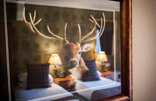 Dinnet Hotel | Loch Kinord Hotel
