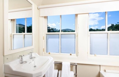 Luss Hotel | Loch Lomond Arms Hotel