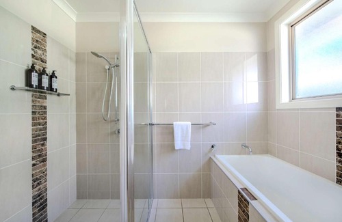 Dubbo Casa | Loch Lomond - Spacious Living, Close to Zoo & Golf
