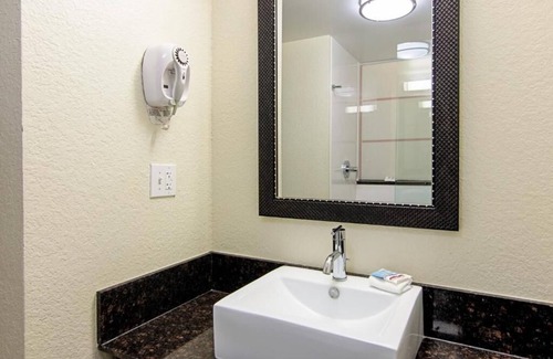 Locust Grove Hotel | Locust Grove Haven: FREE Parking, Pets Allowed! Near Clayton State University!