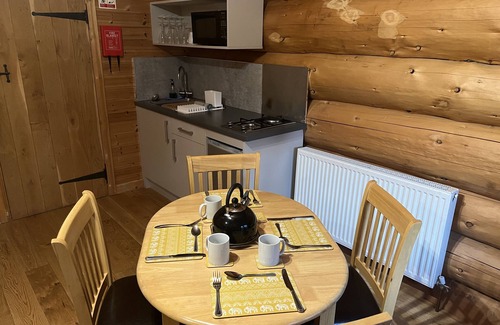 Marshbrook Cabina | Lodge 1 - a lodge that sleeps 4 guests in 1 bedroom
