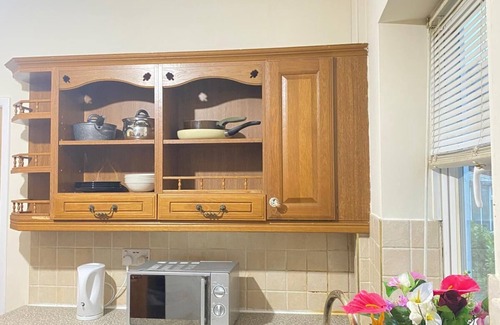 Brierley Hill Apartamento | 4 bedroom guest house near Merry Hill shopping centre