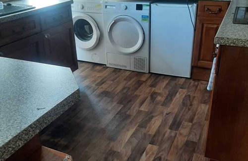 Brierley Hill Apartamento | 4 bedroom guest house near Merry Hill shopping centre