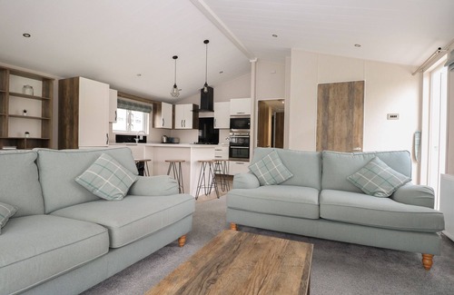 Chichester Cabaña | LODGE AT CHICHESTER LAKESIDE (2 BED), family friendly in Runcton