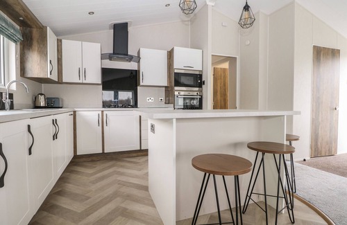 Chichester Cabaña | LODGE AT CHICHESTER LAKESIDE (2 BED), family friendly in Runcton