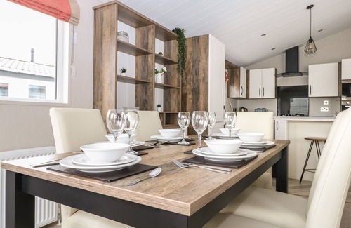 Chichester Cabaña | LODGE AT CHICHESTER LAKESIDE (3 BED), family friendly in Runcton