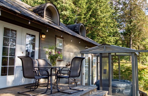 Port Moody Cabina | Lodge C2 |Hot tub & Sauna |Cape Carraholly Retreat