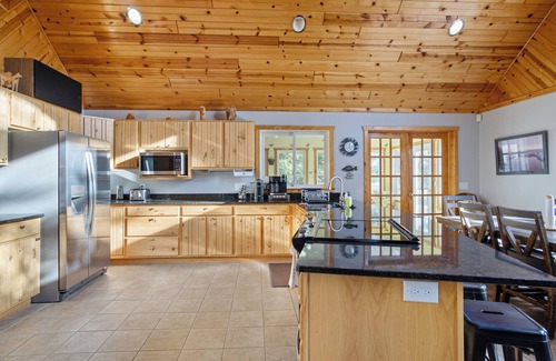 Holcombe Casa | Logia Getaway Grande Casa Lago Holcombe Retreat & Centro de Eventos Casa