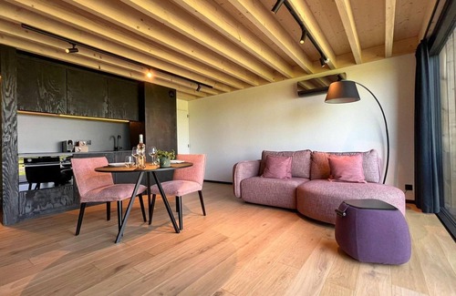 Ny Casa | Romantic Holiday Home With Shared Pool