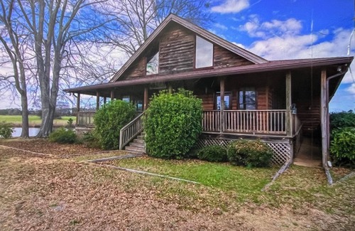 Pine Mountain Cabina | Lodge on the lake inside a family farm 2 or 5 bedroom