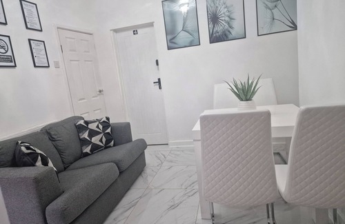 Liverpool City Centre Casa | Lodge - Sleeps 10 & Free Parking