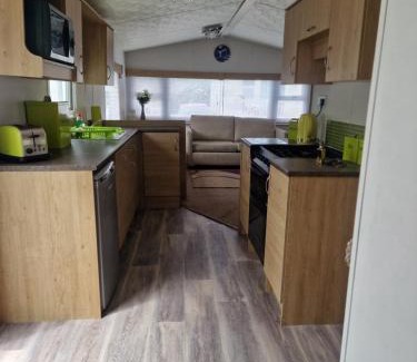 Barnstaple Casa | Lodge Sleeps 4 - Pet Friendly with Private Parking