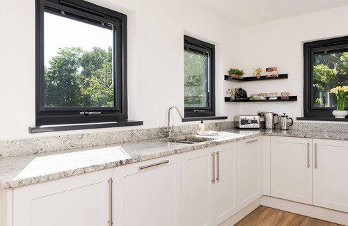 Llanelli Casa | Lodge with hot tub ! 10 mins to beach