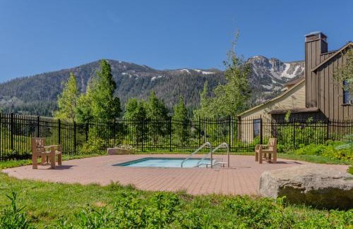 Mammoth Lakes Casa | Lodges 1132 - 3 bedroom Townhome on Golf Course