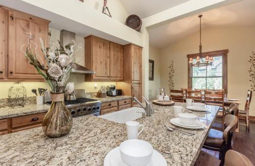 Mammoth Lakes Casa | Lodges 1132 - 3 bedroom Townhome on Golf Course