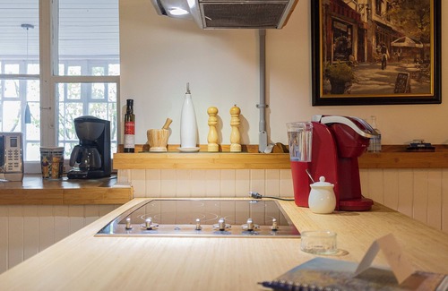 Chateau-Richer Apartamento | Lodging Petit Séjour water view. Families and pets welcome!