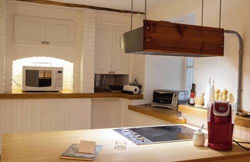 Chateau-Richer Apartamento | Lodging Petit Séjour water view. Families and pets welcome!