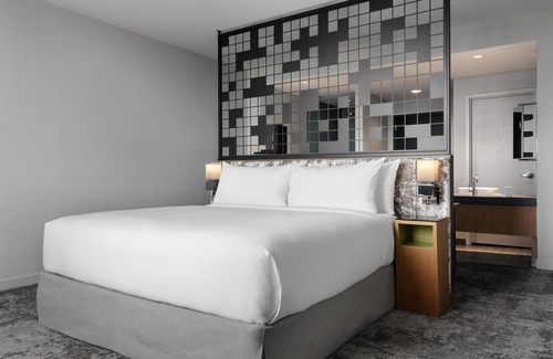 Rosemont Hotel | Loews Chicago O'Hare Hotel