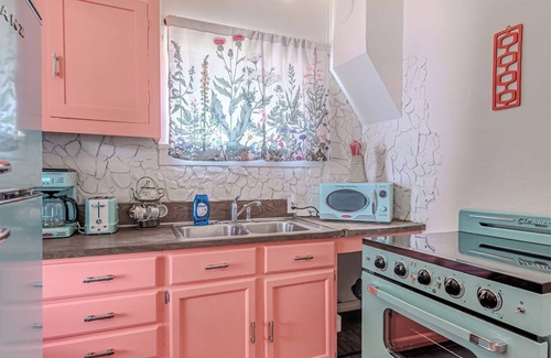 Alberton Apartamento | Lofi Girl Book Lover's Nook- 2BD 1BATH A/C Washer/Dryer Full kitchen/fast WIFI