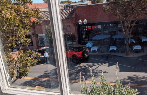 Burlingame Apartamento | Loft apartment in charming downtown Silicon Valley. Restaurant Paradise.