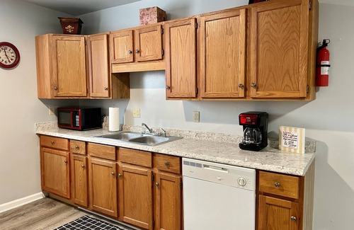 Clifton Apartamento | Loft apartment with view of Main Street & TN River at Clifton!
