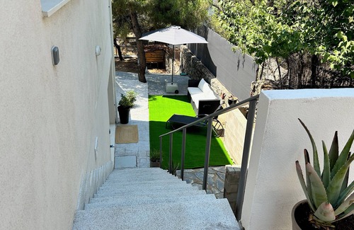 Galapagar Apartamento | Loft in Torrelodones, 25km. from Madrid Centre. Public transport at 5min walk.