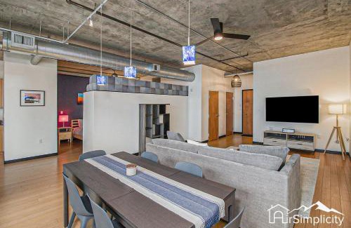 LoDo Casa | Loft Near Union Station W Gym & Patio