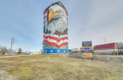 Monett Apartamento | Loft-Style Apt in Dtwn Monett Pets Welcome!