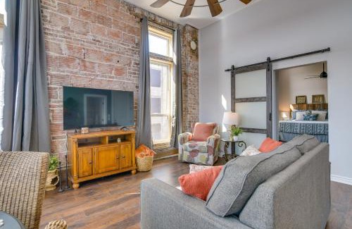 Monett Apartamento | Loft-Style Apt in Dtwn Monett Pets Welcome!