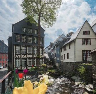 Monschau Apartamento | LOFT13 Traumhafte Wohnung mit Terrasse für 4 Gäste