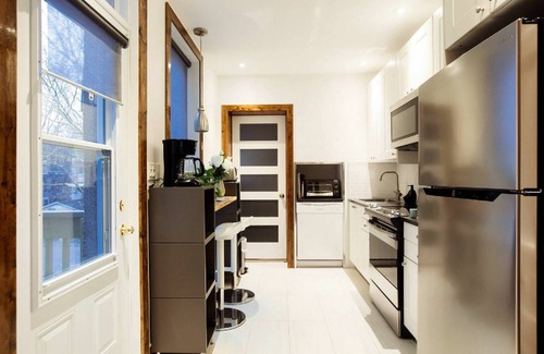 De Lorimier Apartamento | LoftJC1 | 1BR Suite +Free Private Parking| Lafontaine park