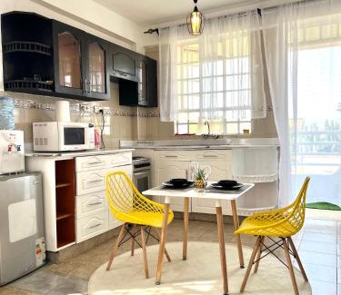 Kisumu Apartamento | Lofty 1br Milimani with AC
