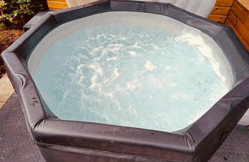 Whitbourne Casa | Log- burner, Hot tub with woodland views Walking trails and local pub on your doorstep! Popular walking trails nearby-Malvern Hills and the Brockhampton Estate- Peaceful village on the border of Hereford and Worcester