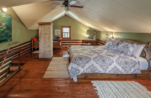 Calico Rock Casa | Log Cabin at Tan Trough Holler