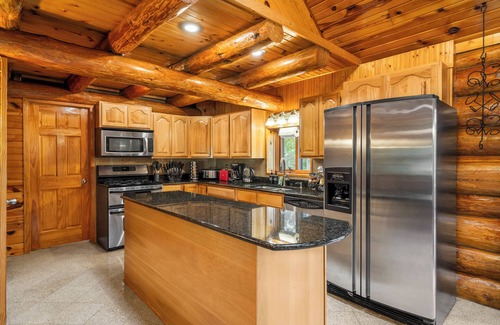 Cherry Valley Cabina | Log Cabin Escape+King B+Hot Tub+Sauna+River Views