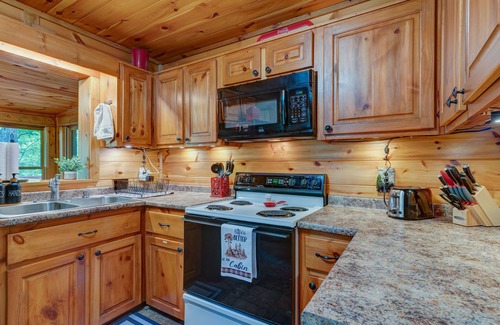 East Ellijay Cabina | Log Cabin : hot tub, pool table, Pac-Man, double decks-kids & dog friendly
