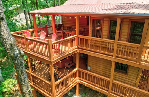 East Ellijay Cabina | Log Cabin : hot tub, pool table, Pac-Man, double decks-kids & dog friendly