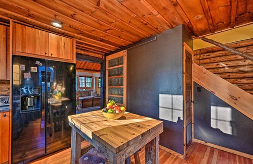 Wilmington Cabaña | Log Cabin in Wilmington w/ Hot Tub Near Skiing!