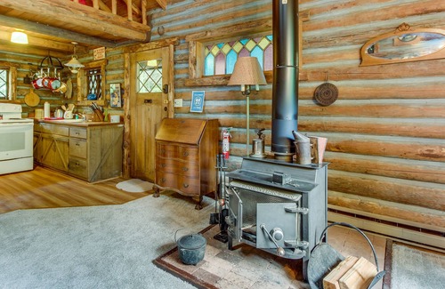 Greenbank Cabina | Cabaña de madera en 25 acres con encanto rústico y confort moderno.