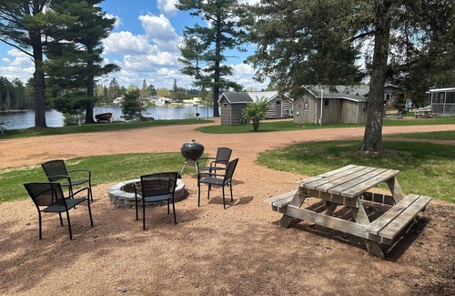 Tomahawk Cabina | Log Cabin on Lake Alice & ATV/UTV Trails, Brother Bear 2-Bedroom