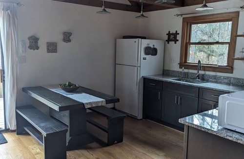 Berkeley Springs Cabina | Cabaña de madera en Sleepy Creek: disfrute de la reclusión y los sonidos del agua