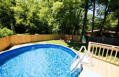 Gnaw Bone Cabina | Log cabin, pets, close to Nashville.