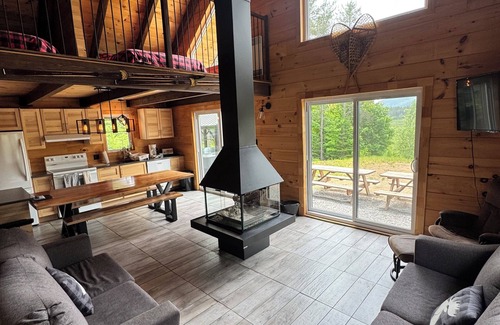 Mauricie Chalet De Esquí | Log cabin | Spa, river & nature, Mauricie