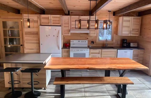 Mauricie Chalet De Esquí | Log cabin | Spa, river & nature, Mauricie