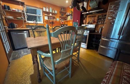Parker Lane Casa | Log cabin style home 3 miles from downtown Austin